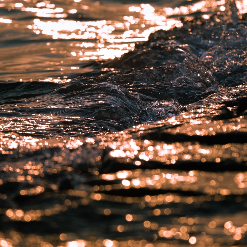 Морская вода с волнами крупным планом