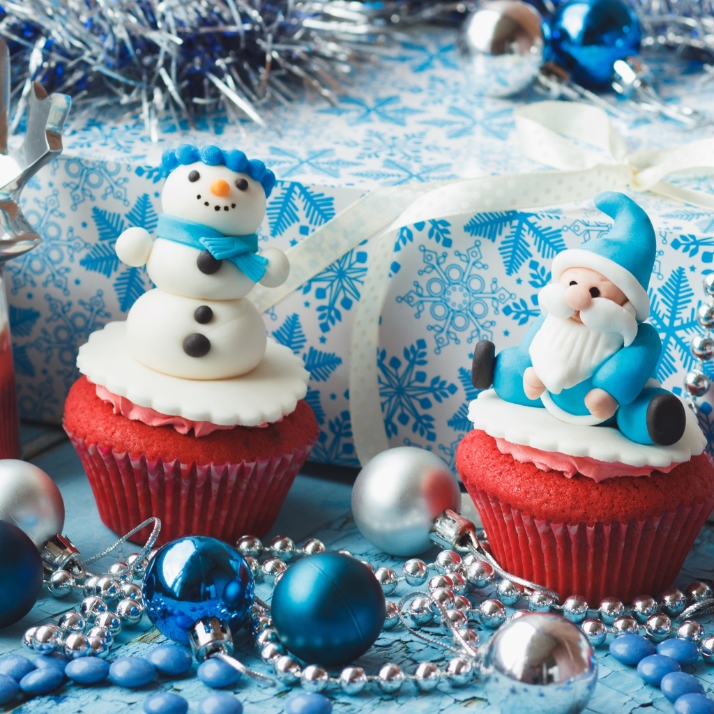 Красивые новогодние кексы с подарками и игрушками