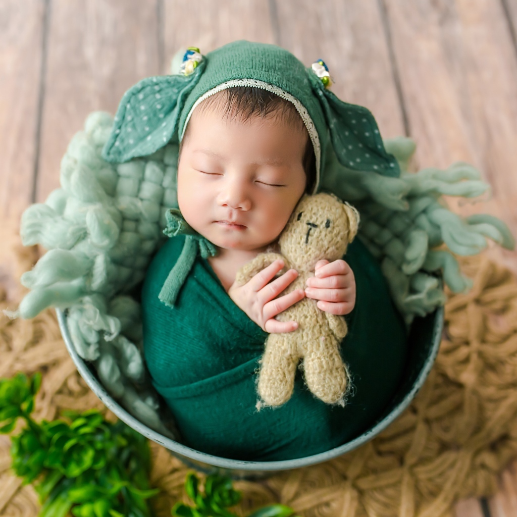 Красивый костюм на новорожденном ребенке