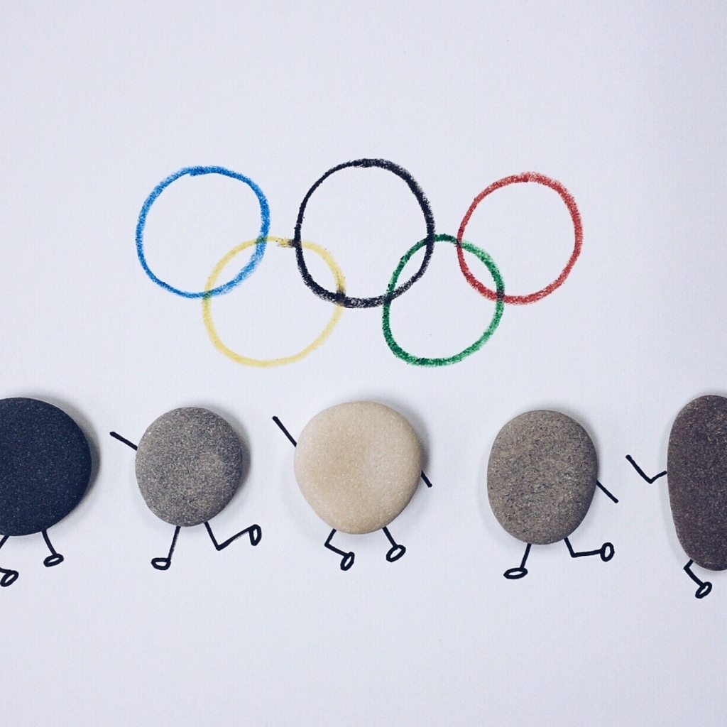 Олимпийские кольца с камнями