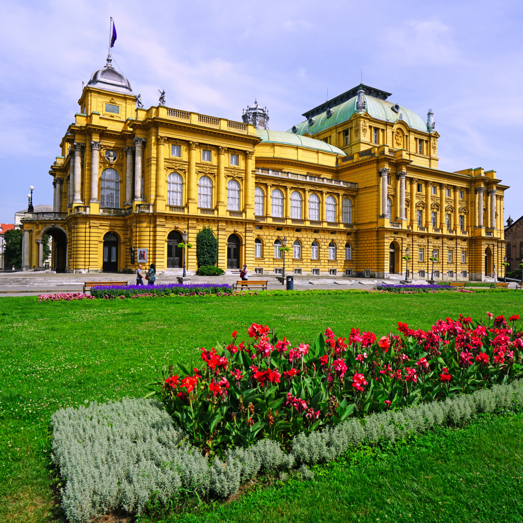 Красивый Хорватский национальный театр