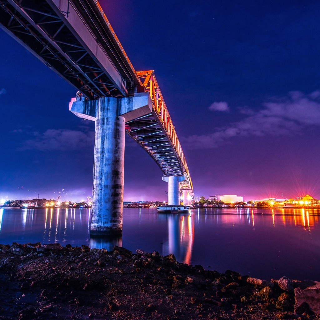 Высокий мост над рекой ночью, Филиппины