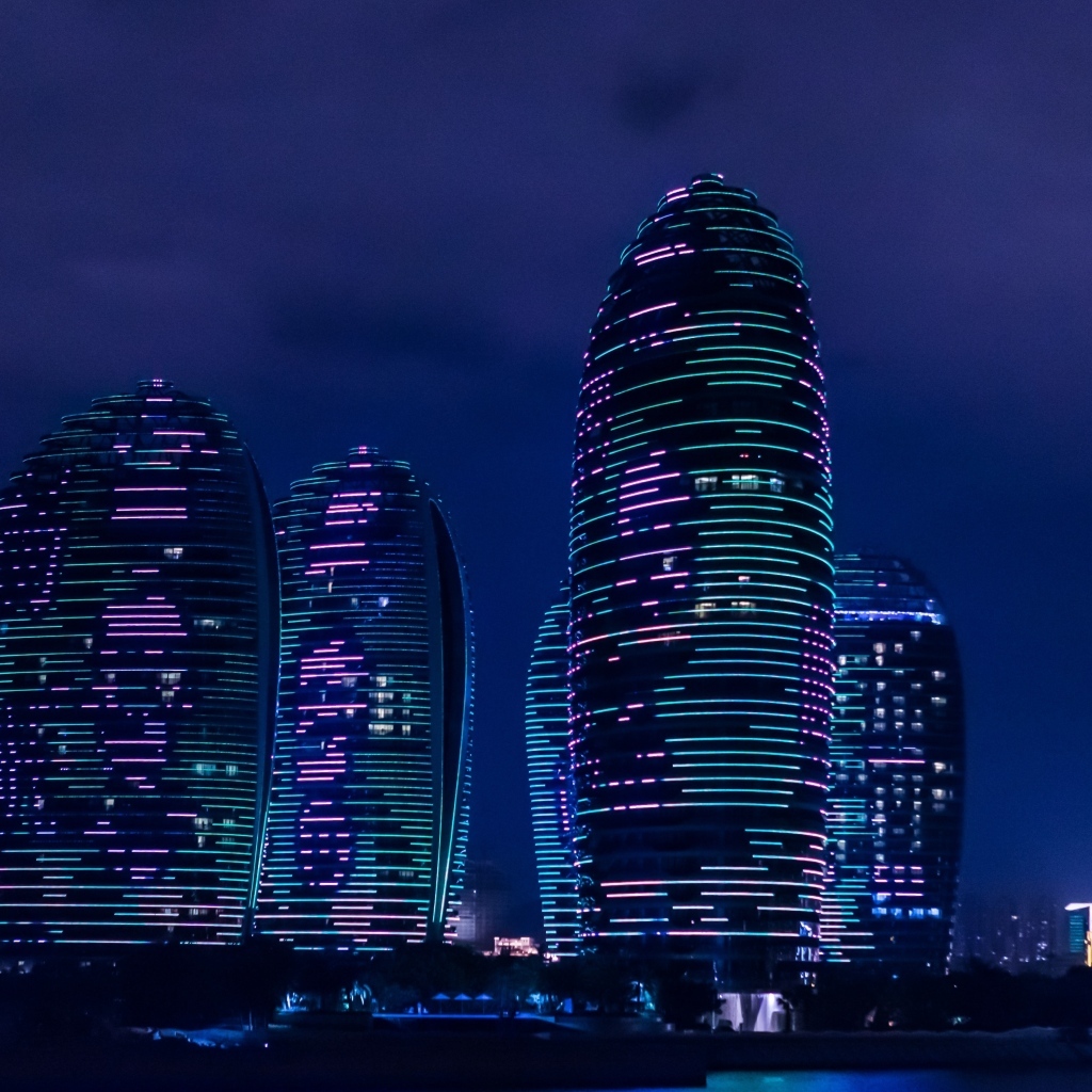 Небоскребы города Санья  ночью, Китай