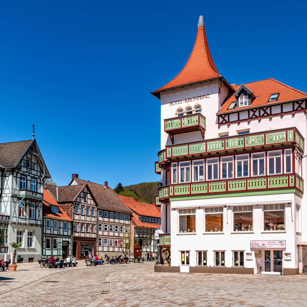 Красивые дома города в городе Бад-Зальцдетфурт, Германия