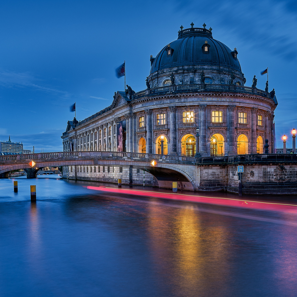Старинный Музей Боде у воды, Берлин. Германия