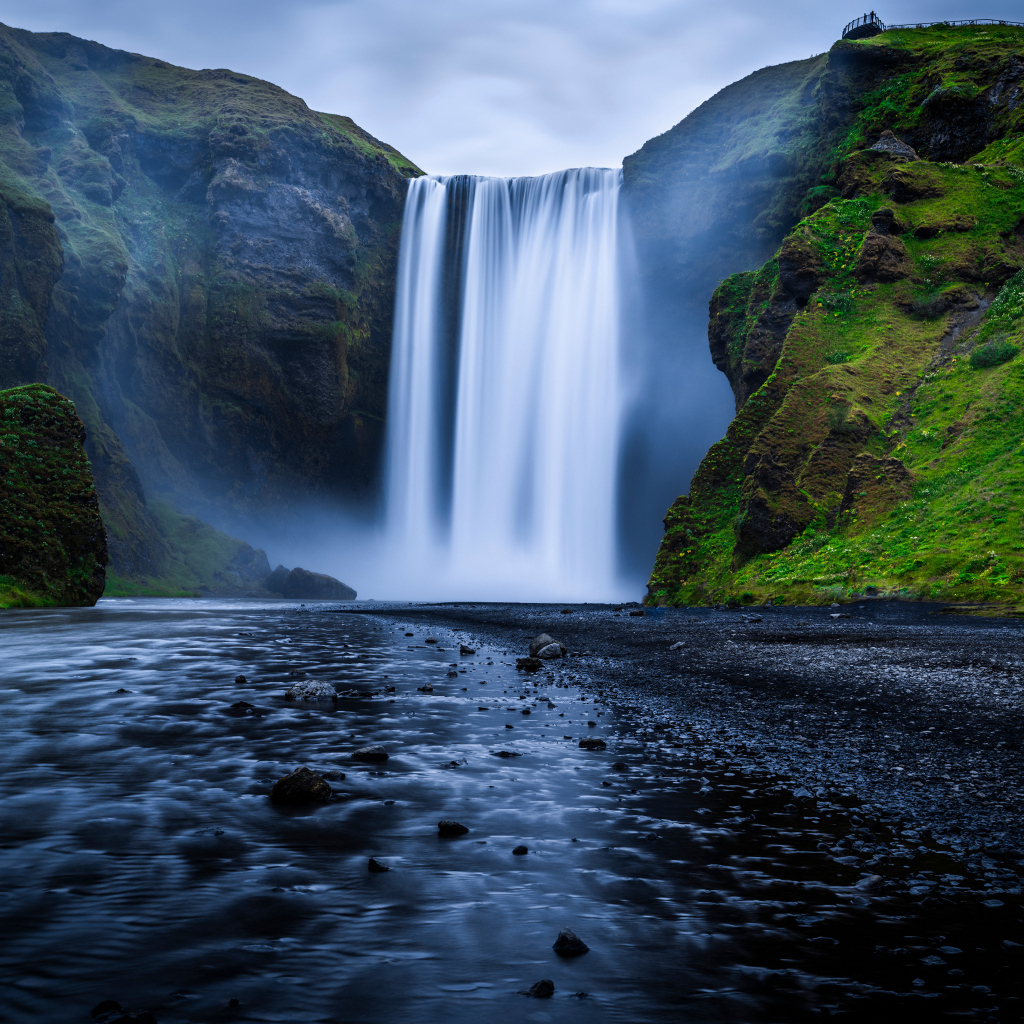 Красивый водопад Скоугафосс, Исландия