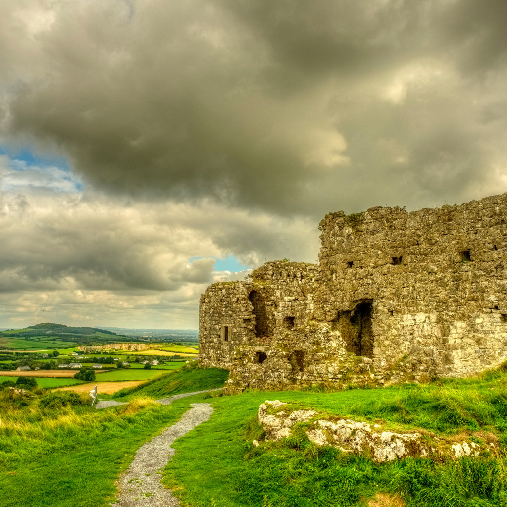 Развалины замка Дунамаз, Ирландия