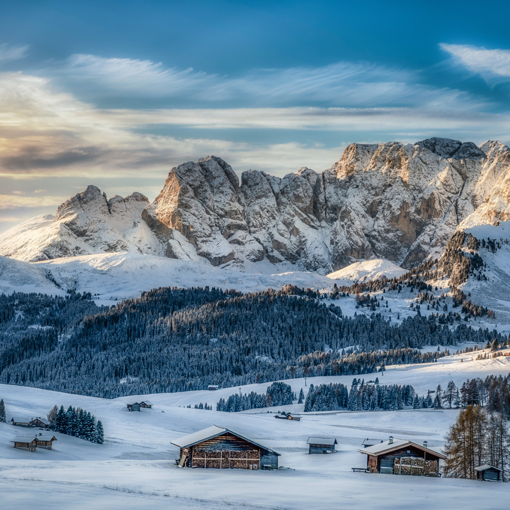Доломитовые альпы покрытые снегом, Италия