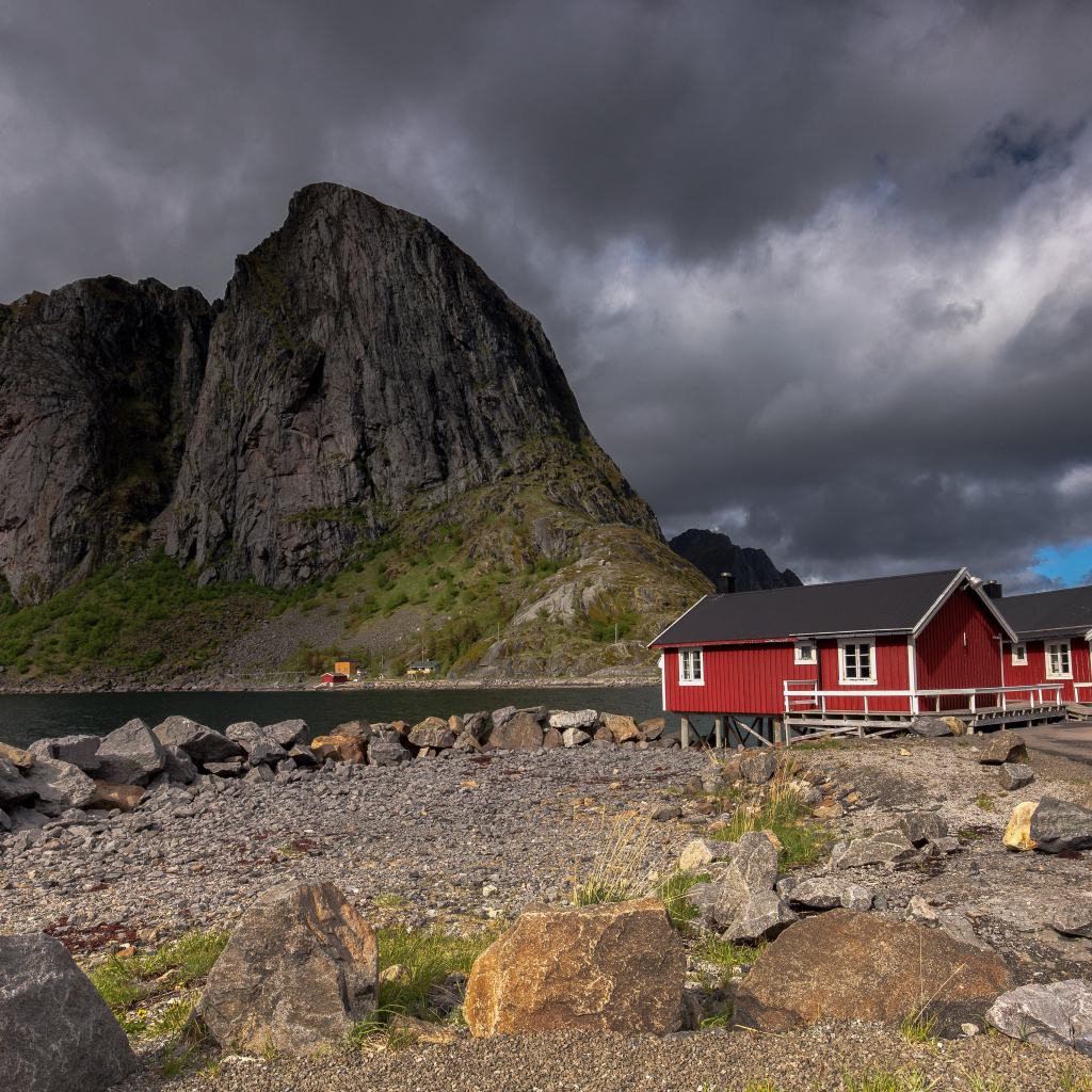 Грозовые тучи над горами в Норвегии