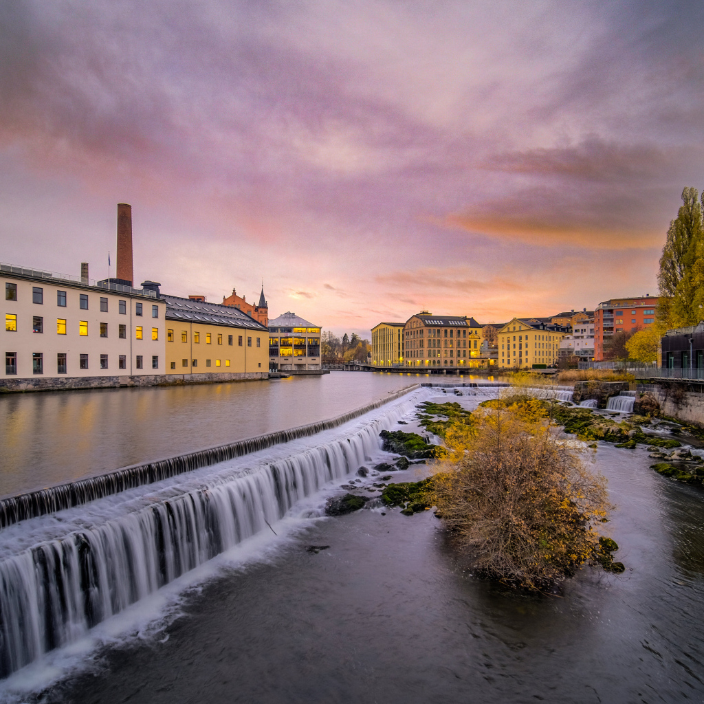 Дома у реки в городе Норрчёпинг, Швеция