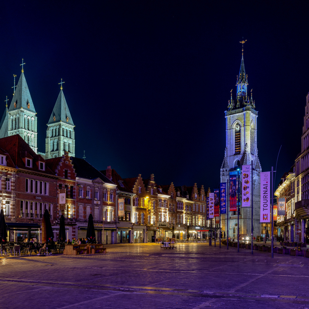 Старинные дома на ночной улице, Бельгия