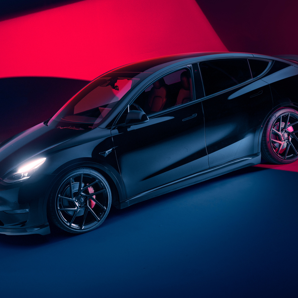 Черный автомобиль Novitec Tesla Model Y 2023  года