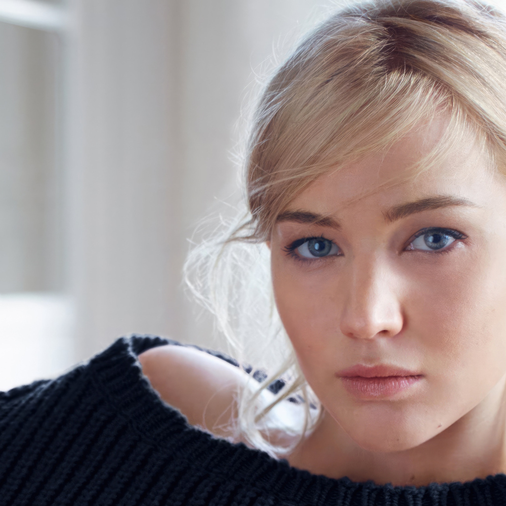 Внимательный взгляд актрисы Дженнифер Лоуренс