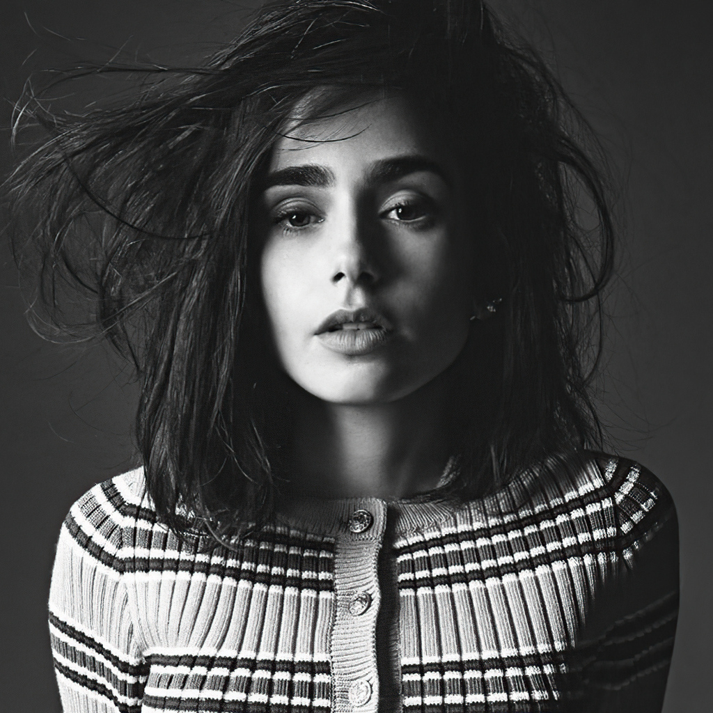 Актриса Лили Коллинз черно-белое фото