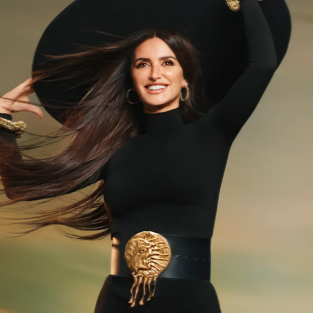 Актриса Пенелопа Крус в черной шляпе