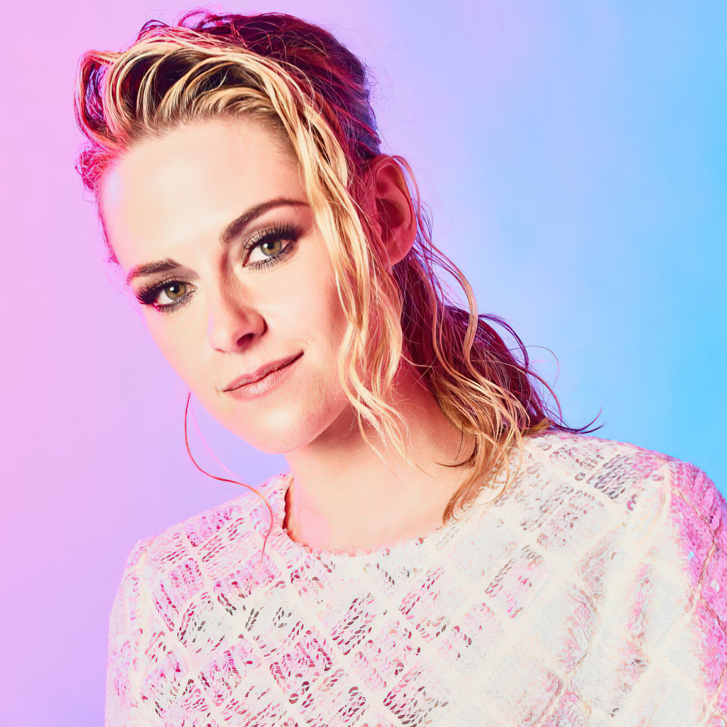 Американская актриса Кристен Стюарт в розовом платье