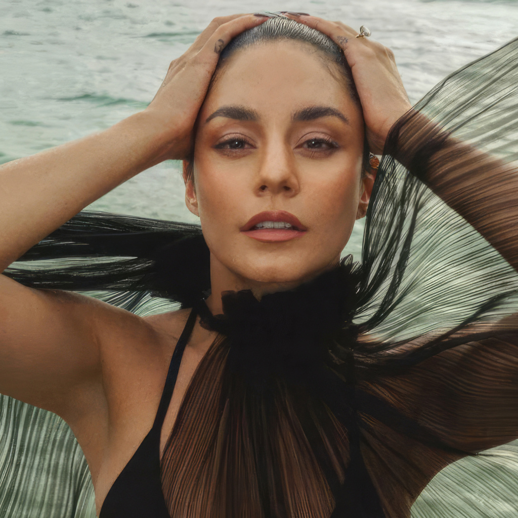 Черный наряд на актрисе Ванесса Хадженс