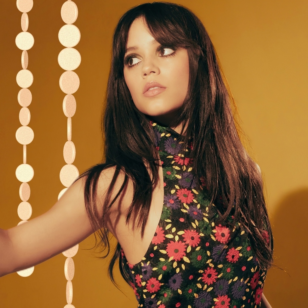 Яркая девушка актриса Дженна Ортега