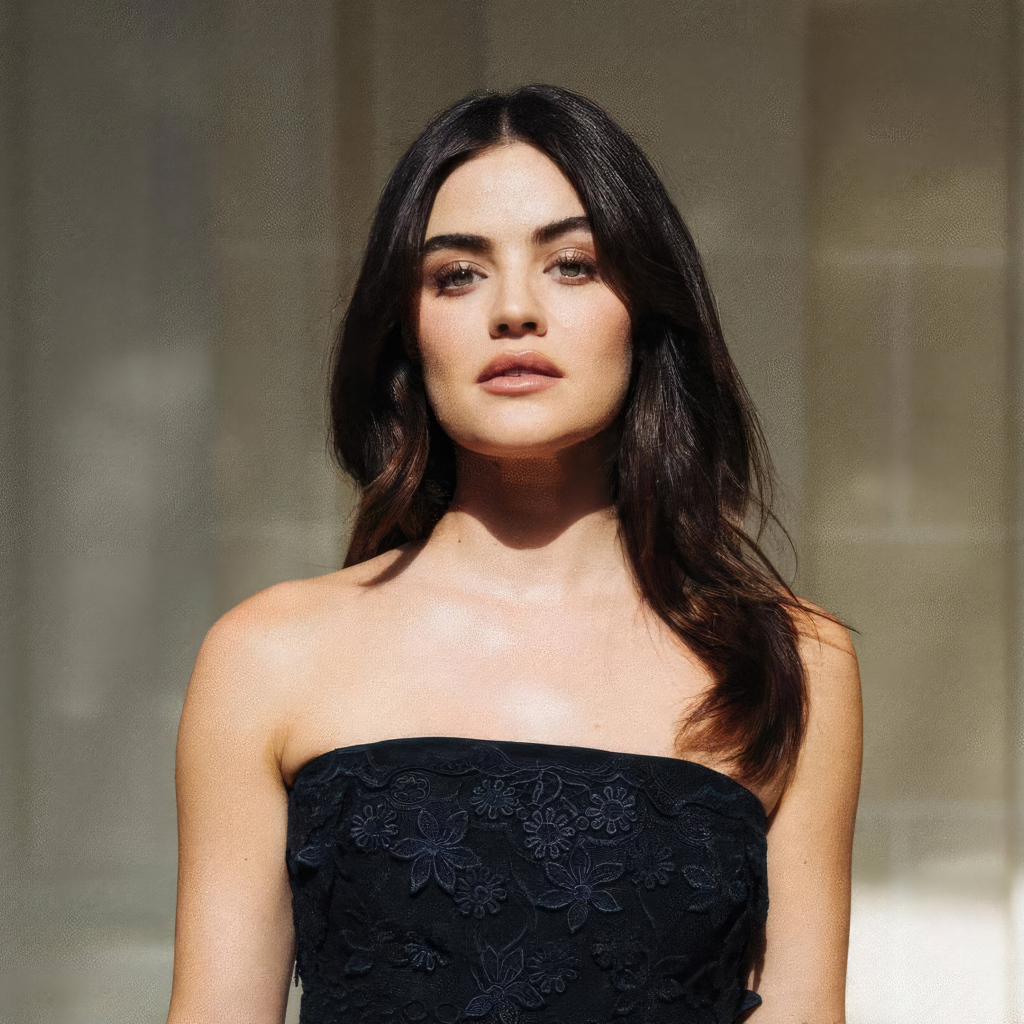 Брюнетка Люси Хейл в черном платье