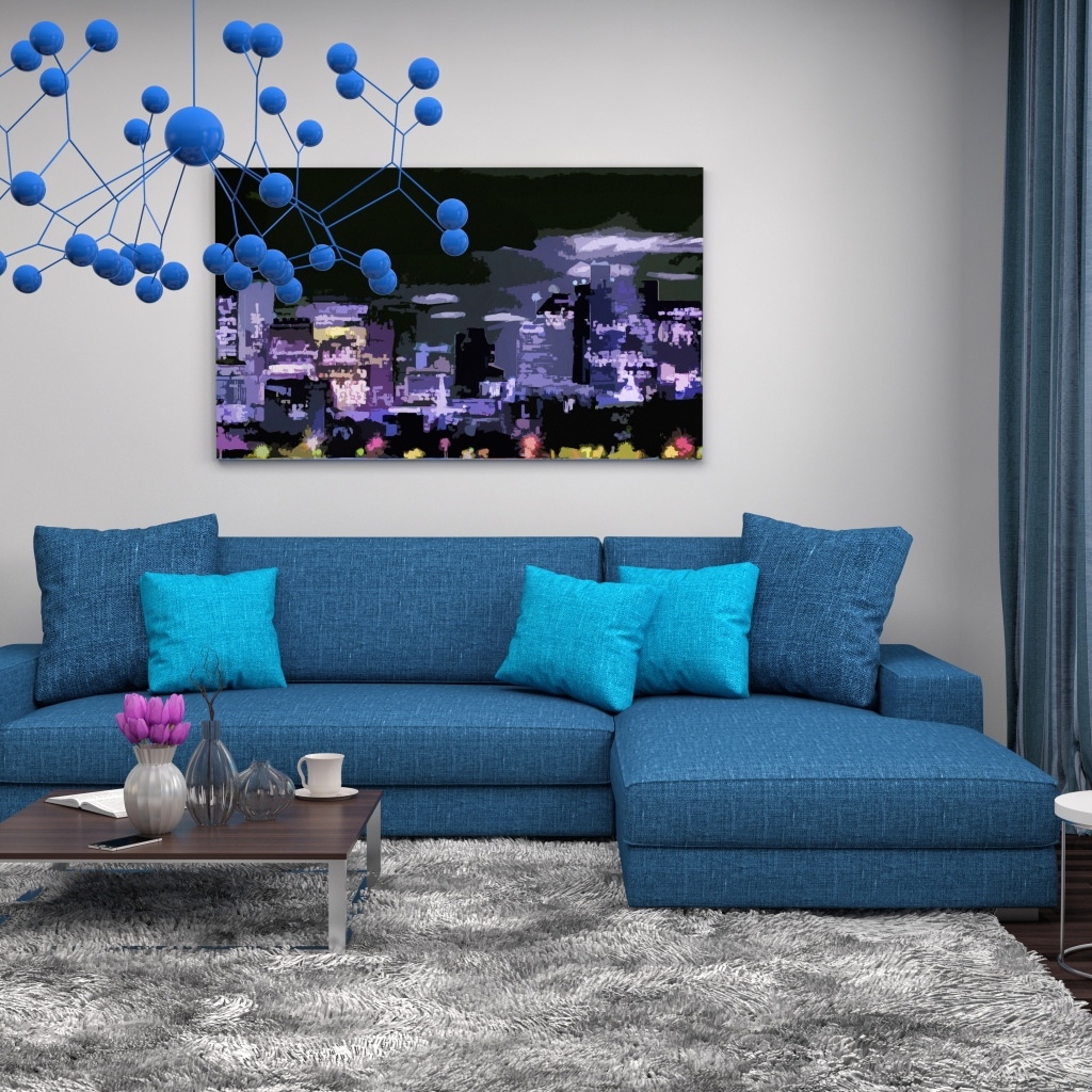 Большой синий диван в комнате в стиле модерн