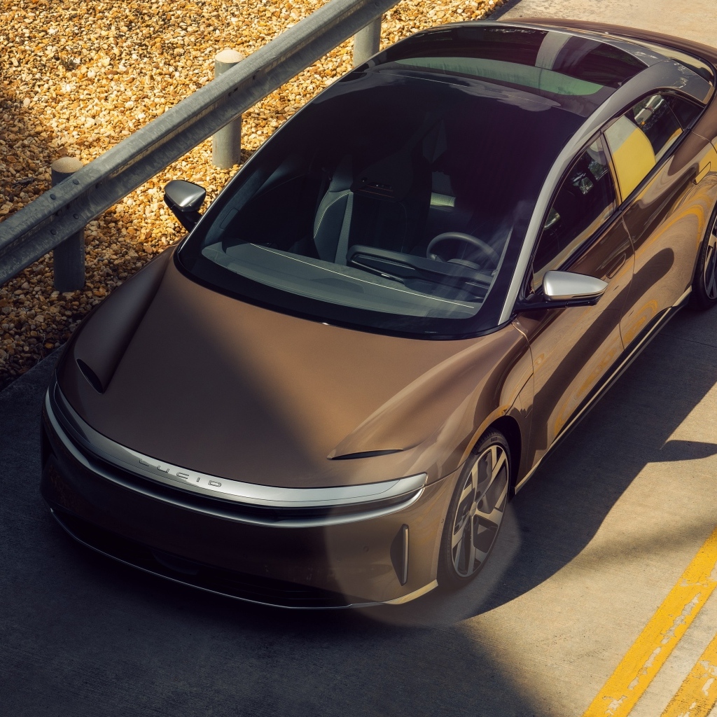 Автомобиль Lucid Air Electric вид сверху