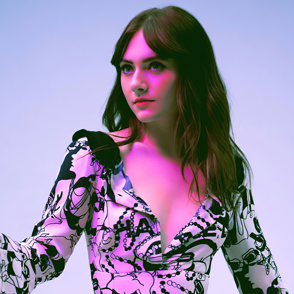 Молодая английская актриса Эмилия Джонс