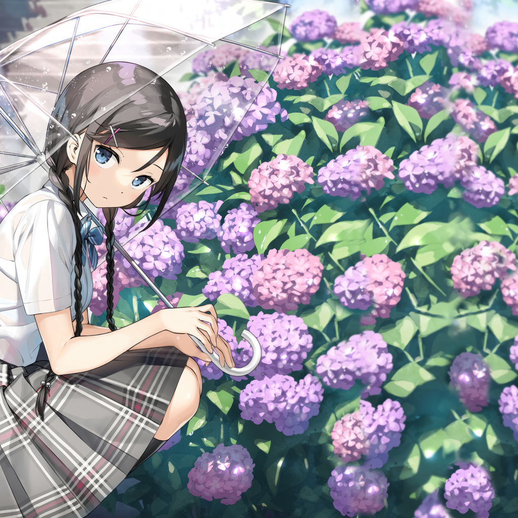 Милая девушка аниме с зонтом у кустов с цветами
