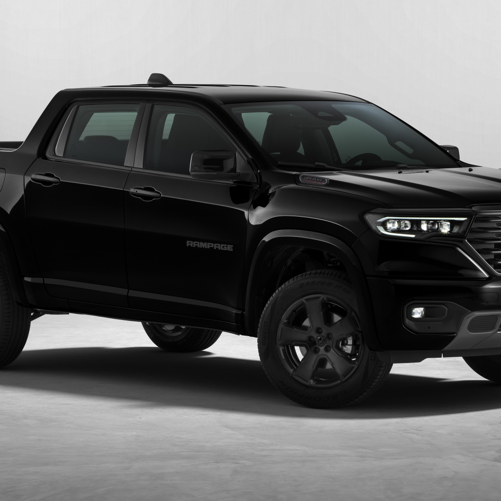 Большой автомобиль Ram Rampage Laramie Night Edition 2024 года