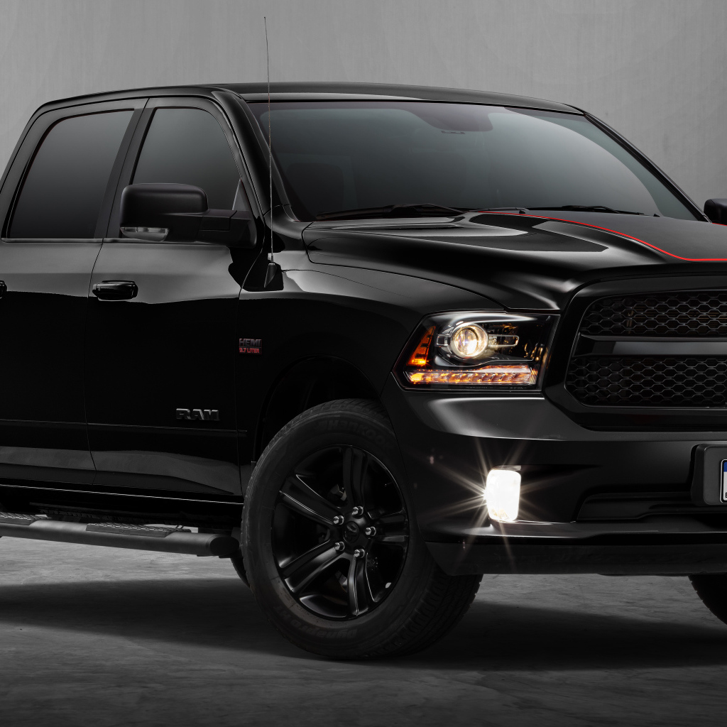 Черный пикап Ram Classic RT Crew Cab 2024  года