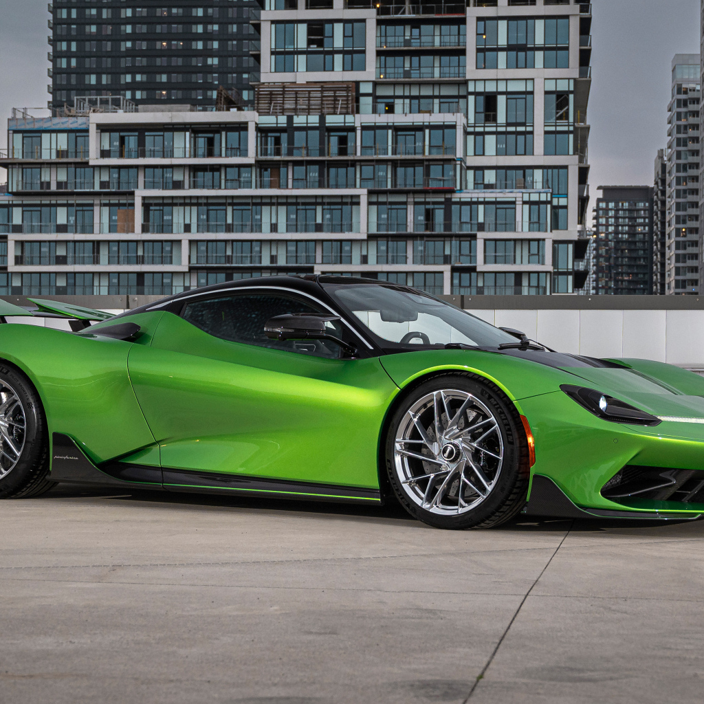 Зеленый автомобиль Pininfarina Battista Furiosa Package