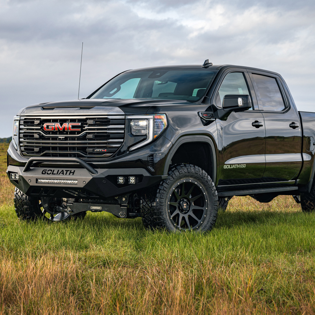 Большой черный пикап Hennessey Sierra Goliath 650 Off-Road