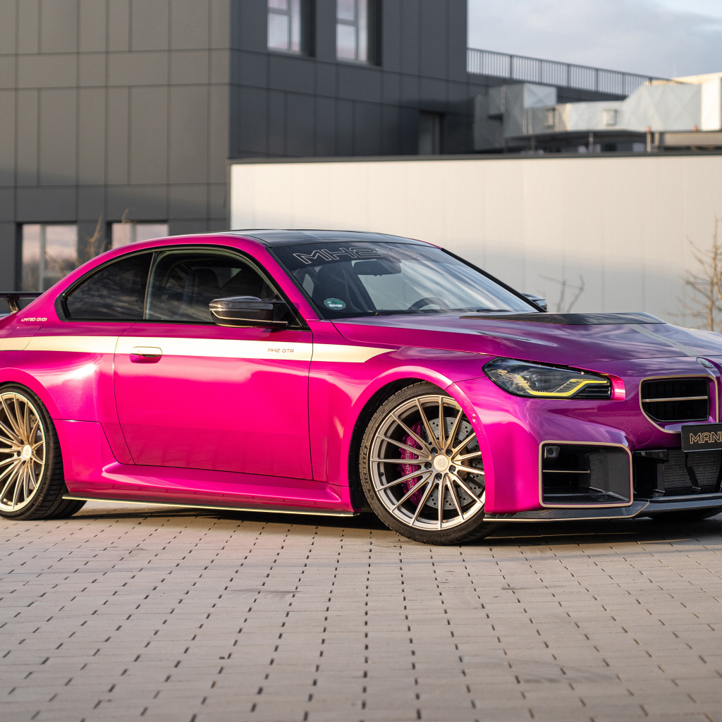 Розовый автомобиль Manhart MH2 GTR II 2024  года