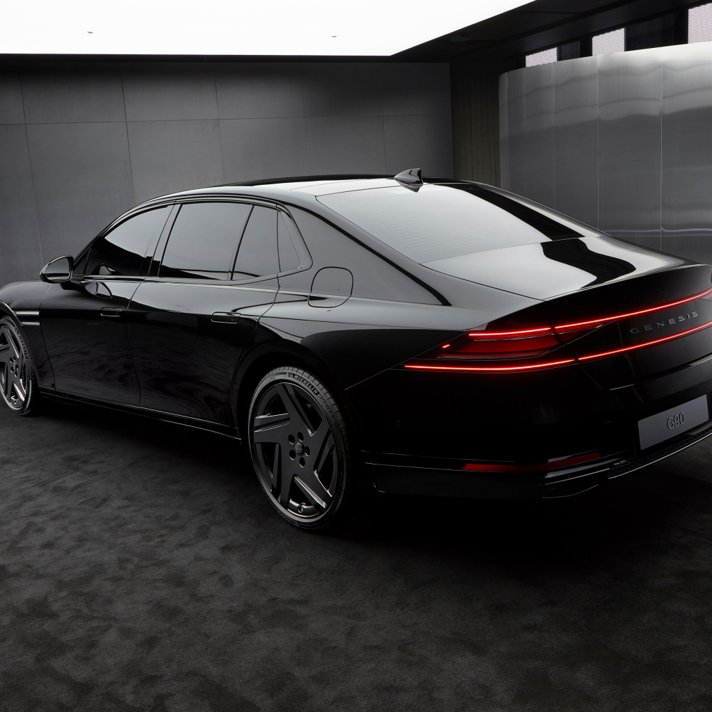 Вид сзади на автомобиль Genesis G90 Black 2024  года