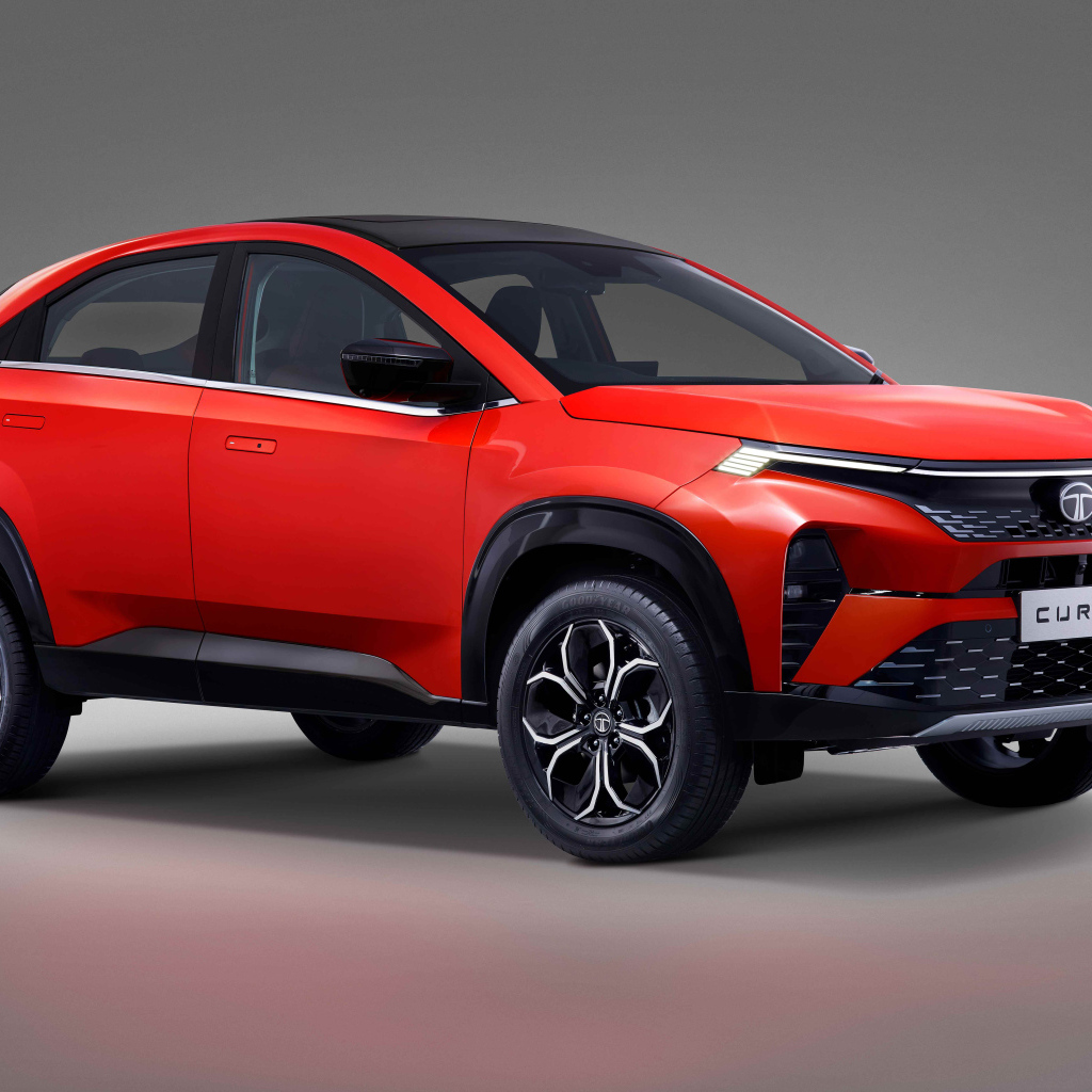 Красный автомобиль Tata Curvv Concept 2024 года