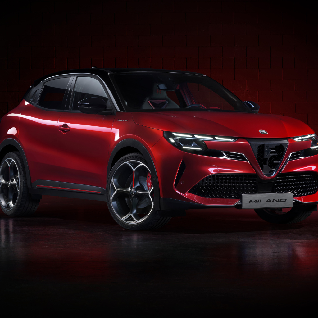 Красный автомобиль  Alfa Romeo Milano Elettrica Veloce 2024 года