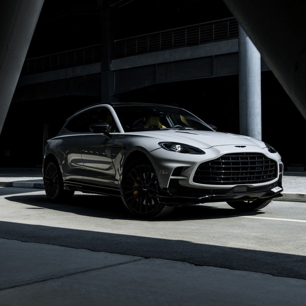 Автомобиль Aston Martin DBX707