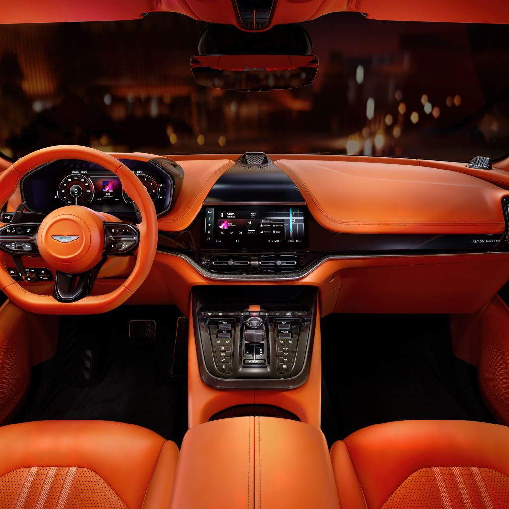 Кожаный салон автомобиля Aston Martin DBX707 2024 года