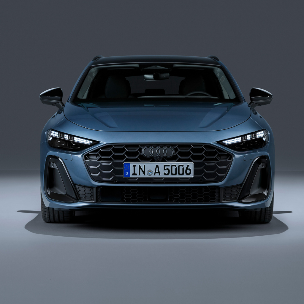 Вид спереди на автомобиль Audi A5 Avant TFSI quattro S line 2024 года
