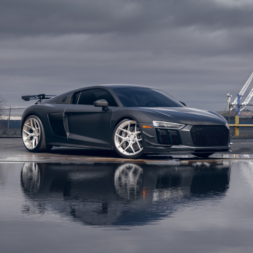 Автомобиль Audi R8 Velgen Wheels у воды
