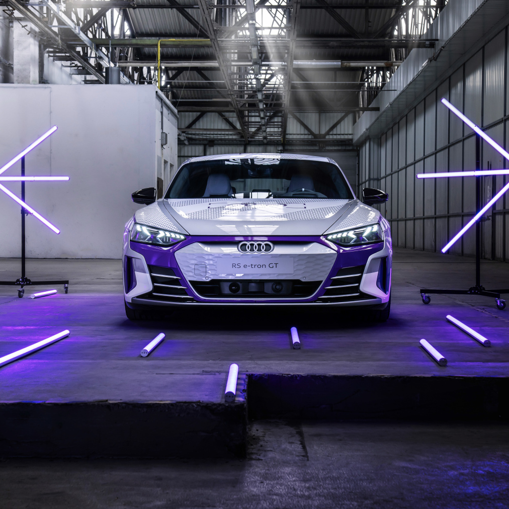 Скоростной автомобиль Audi RS E-Tron GT