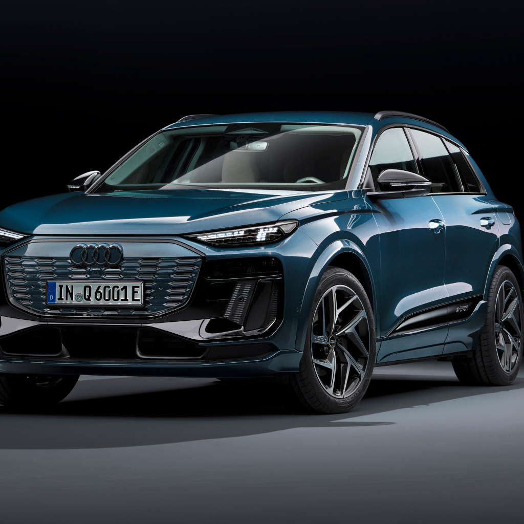 Вид спереди на автомобиль Audi Q6 E-Tron Quattro S Line 2024 года