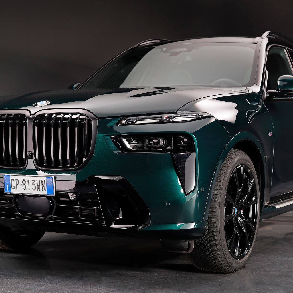 Автомобиль BMW X7 XDrive40d M Sport Poldo Dog Couture 2024 года