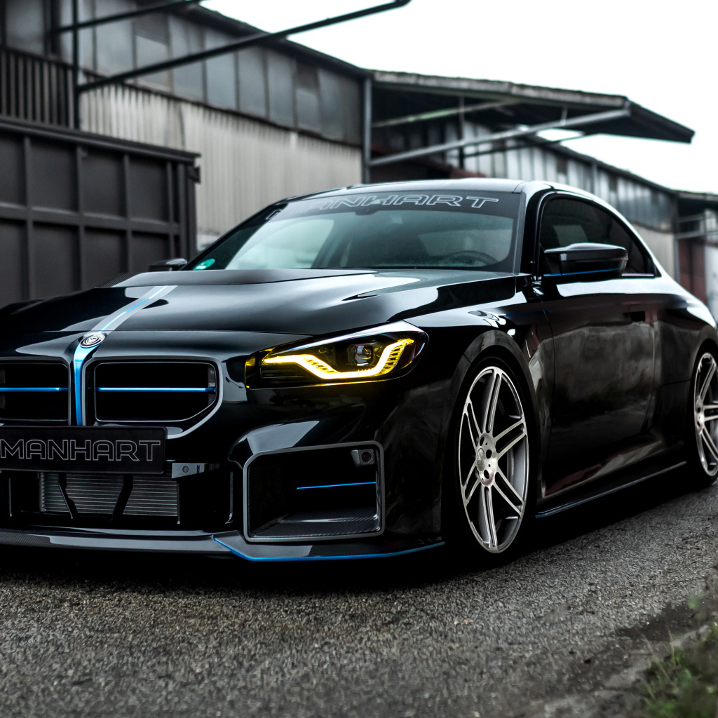 Черный автомобиль BMW M2 Manhart MH2 560