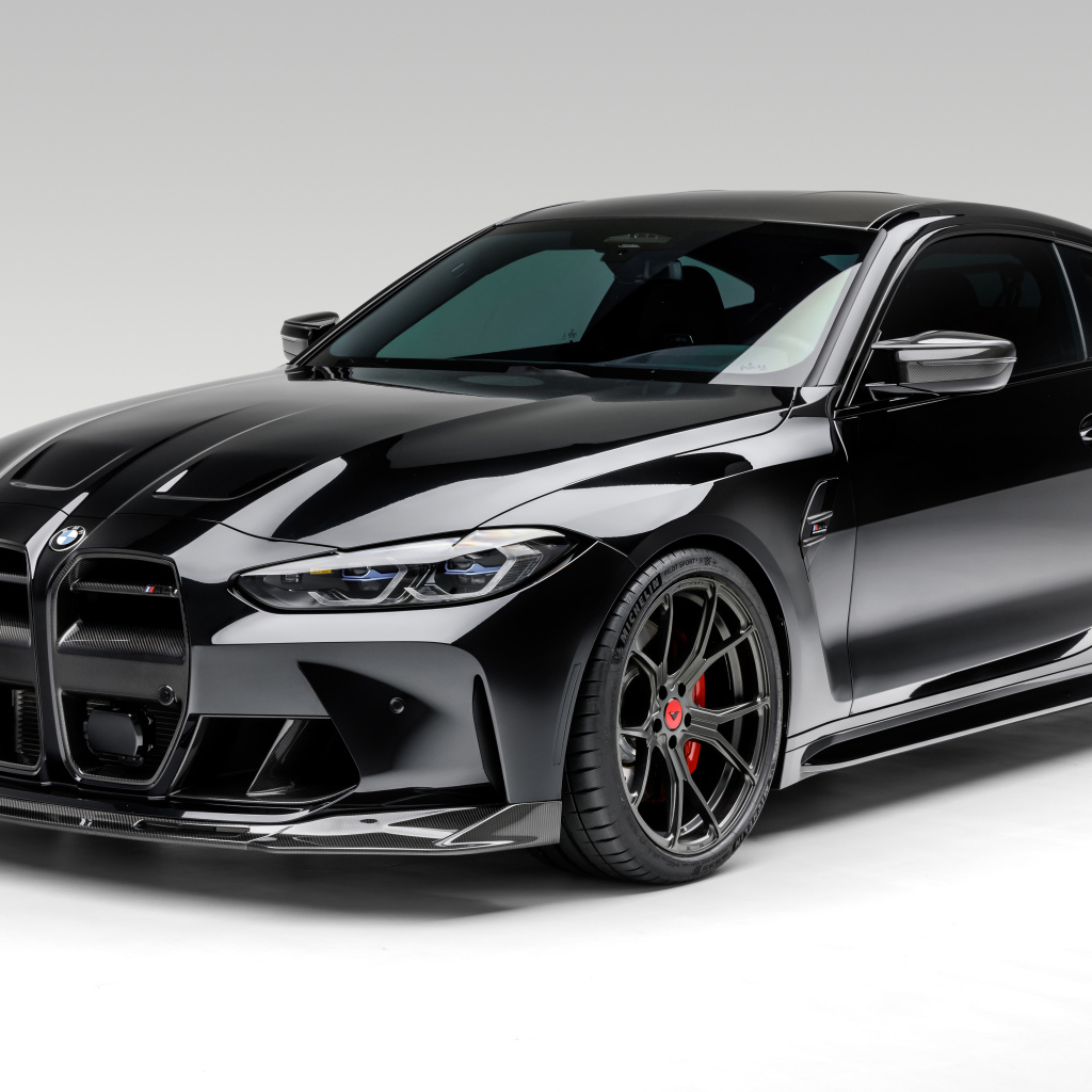 Черный автомобиль Vorsteiner BMW M4 VRS Carbon Aero Program
