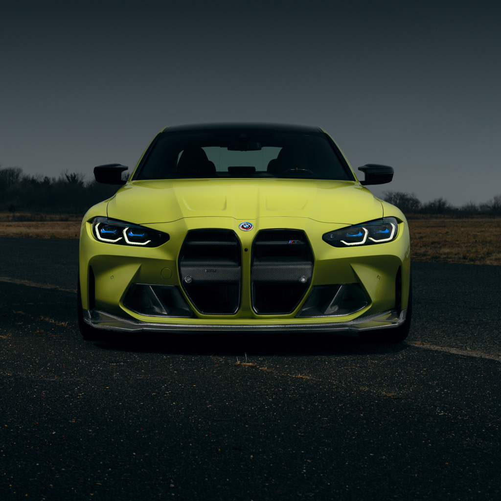 Вид спереди на автомобиль  BMW M3