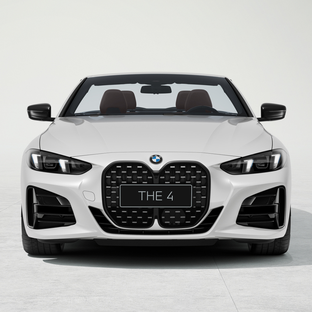 Вид спереди на автомобиль  BMW 430i Cabrio M Sport 2024 года