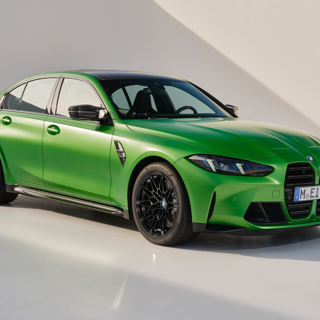 Зеленый автомобиль BMW M3 Competition 2024 года