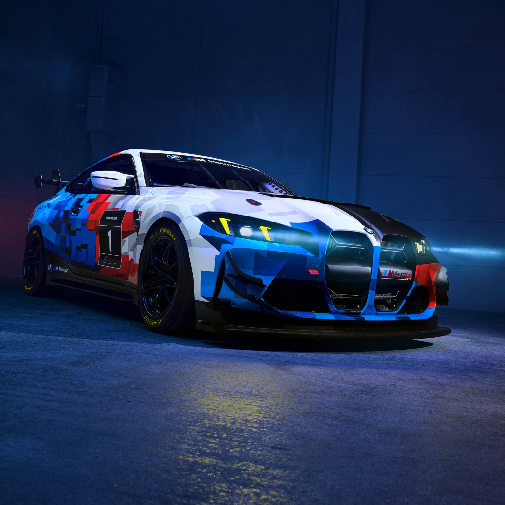 Гоночный разноцветный автомобиль BMW M4 GT4 EVO