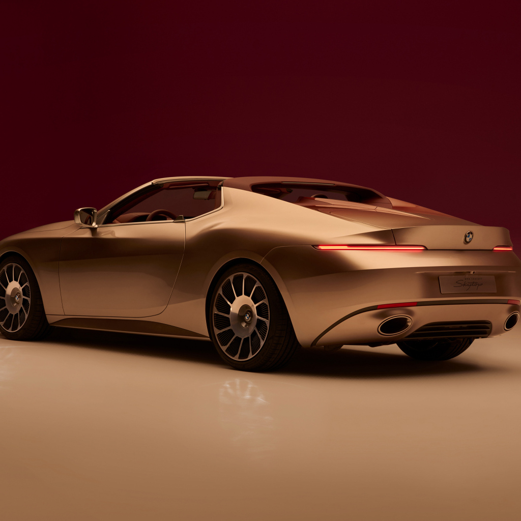 Вид сзади на автомобиль BMW Concept Skytop 2024 года