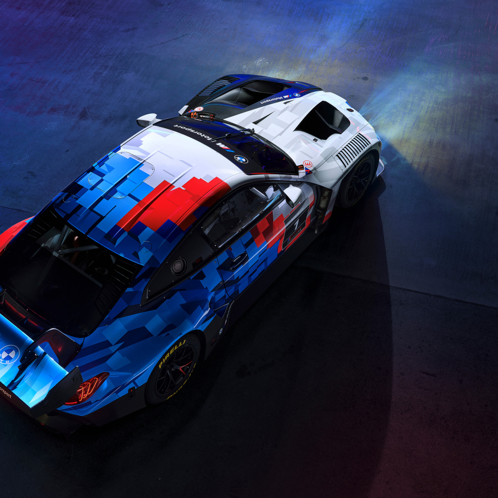 Вид сверху на автомобиль BMW M4 GT3 EVO